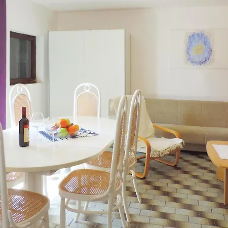 Pet Friendly In With Kitchen