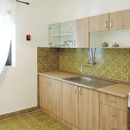 Pet Friendly In With Kitchen Trgetari