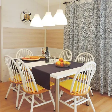 Holiday home Pet Friendly In With Kitchen
